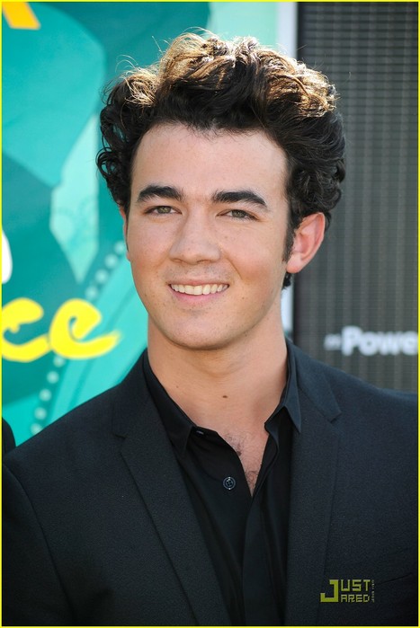 jonas-brothers-tca-awards-04 (467x699, 71Kb)