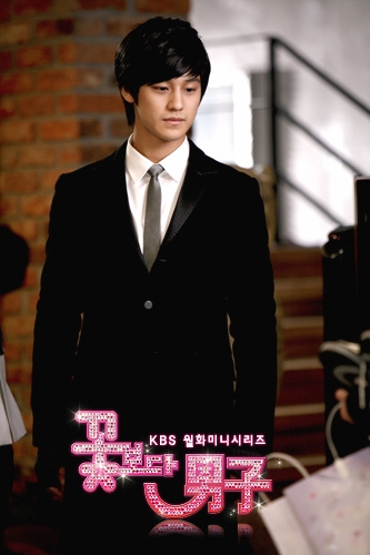 http://img0.liveinternet.ru/images/attach/c/0//63/409/63409261_s_Boys_Before_Flowers044.jpg