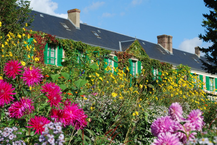 Pink-House-Monets-Garden-Giverny-France (700x468, 190Kb)