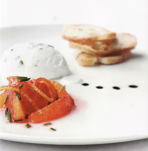 Козий сыр французский рецепт. 117920546 2222299 herbedgoatcheese. Козий сыр французский рецепт фото. Козий сыр французский рецепт-117920546 2222299 herbedgoatcheese. картинка Козий сыр французский рецепт. картинка 117920546 2222299 herbedgoatcheese. Переоценить пользу домашнего сыра из козьего молока невозможно. Усваивается он намного лучше, чем сыр из молока коровьего, и имеет в своем составе огромное число полезных бактерий, которые обеспечивают нормальную работу пищеварительной системы. Кроме того, вещества, содержащиеся в этом продукте, помогают наладить обменные процессы в организме и восстанавливают функции желудочно-кишечного тракта. Плюс ко всему, козий сыр – это гипоаллергенный продукт, а потому считается незаменимым в меню людей с аллергией на коровье молоко.