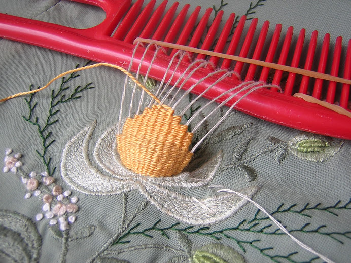 Comb Embroidery (692x519, 162Kb)