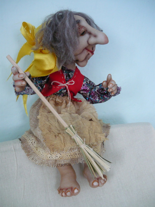 Кто играет бабку ежку в летучем. Бабка-ёжка. Кукла бабка Ежка. Текстильная кукла бабка. Покажи бабку Ежку.