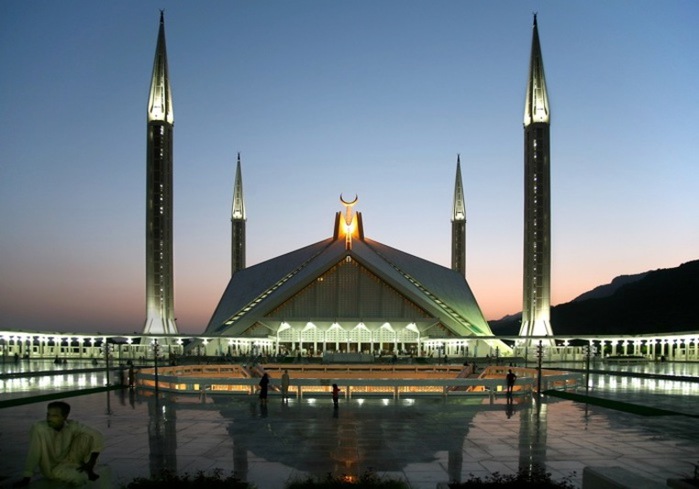 Pakistan_Islamabad_AP2ARS_EY8MM (700x489, 75Kb)