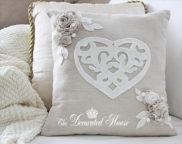 The Decorated House Valentines Day Pillow with Fabric Flowers (700x556, 139Kb)