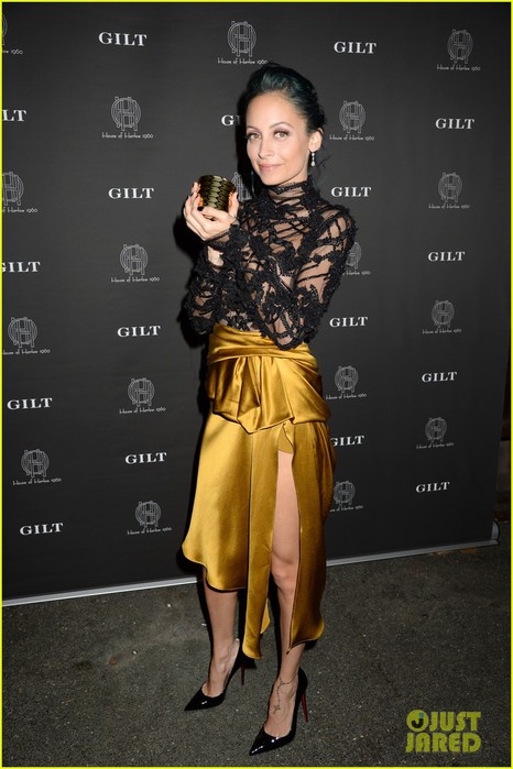 nicole-richie-joins-gilt-to-celebrate-the-launch-of-her-house-of-harlow-1960-02 (466x700, 80Kb)