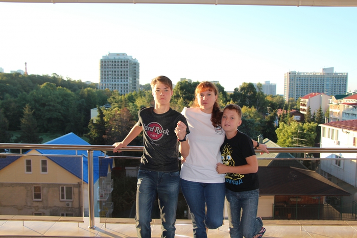 4016659_Olya_s_detmi_Sochi_2_ (700x466, 225Kb)