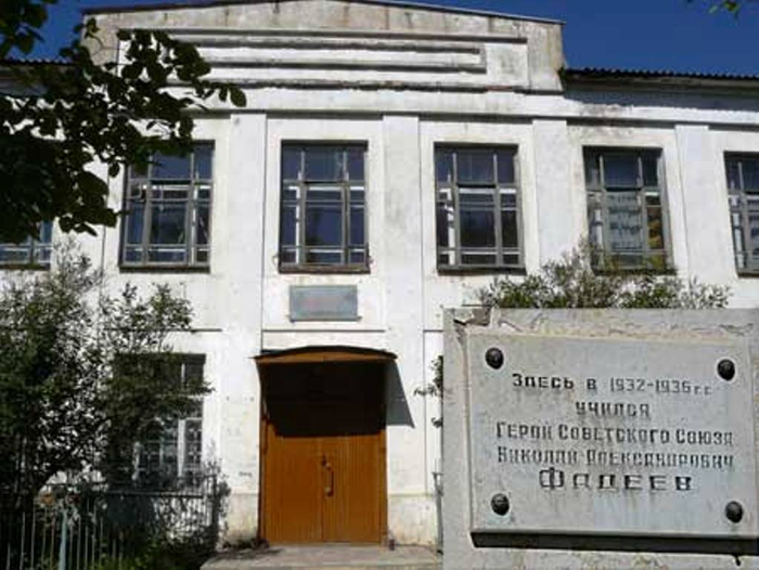Школа 4 наволоки. Школа 1 Наволоки. Наволоки школа 4. Белая школа в Наволоках.