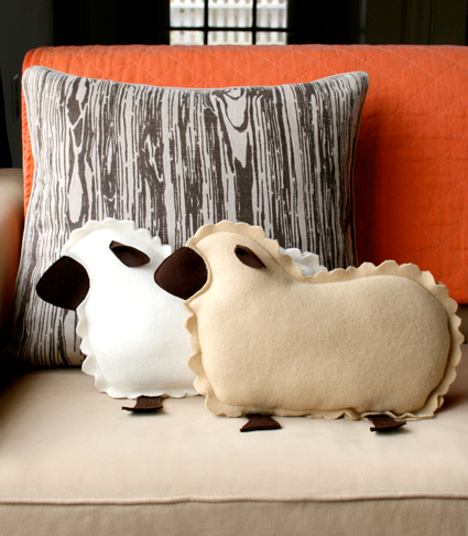 little-lamb-pillows-2-4251 (425x486, 251Kb)