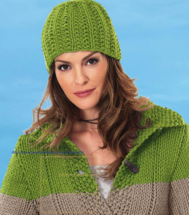 Зеленая женская шапка