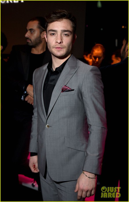 ed-westwick-makes-it-to-victorias-secret-fashion-show-07 (447x700, 51Kb)