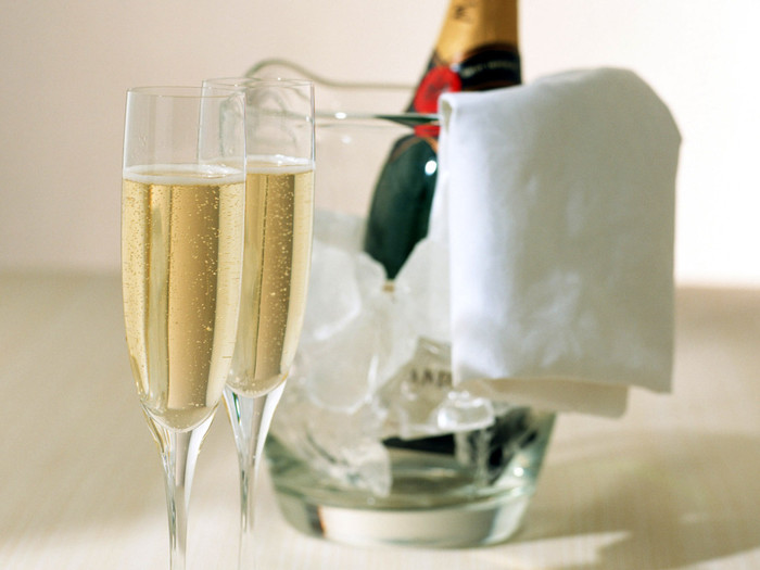 3085196_about_champagne_01 (700x525, 67Kb)