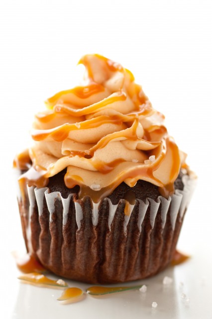 3204404_chocolatecupcakessaltedcaramelfrosting2426x640 (426x640, 46Kb)