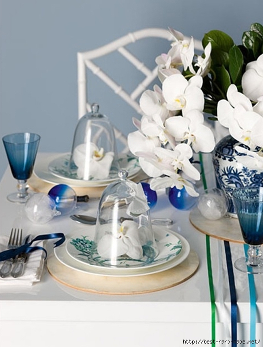 blue-christmas-table-setting-with-flower-ornaments (530x700, 203Kb)