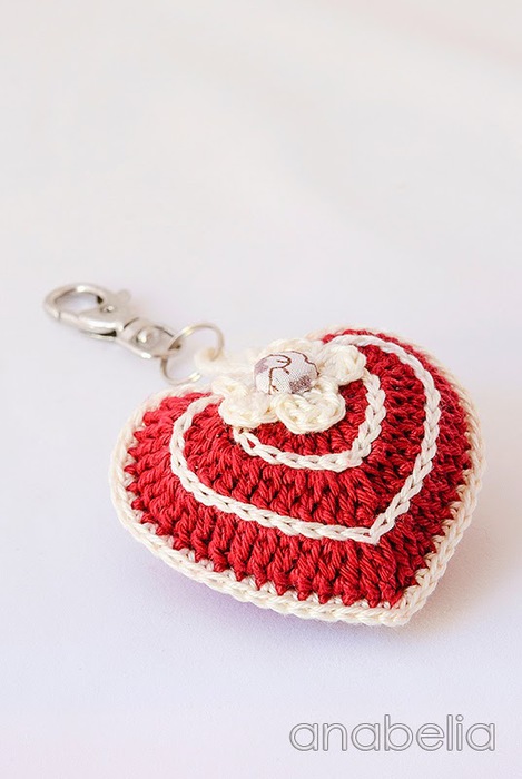 Red-ivory-crochet-heart-keychain (469x700, 71Kb)