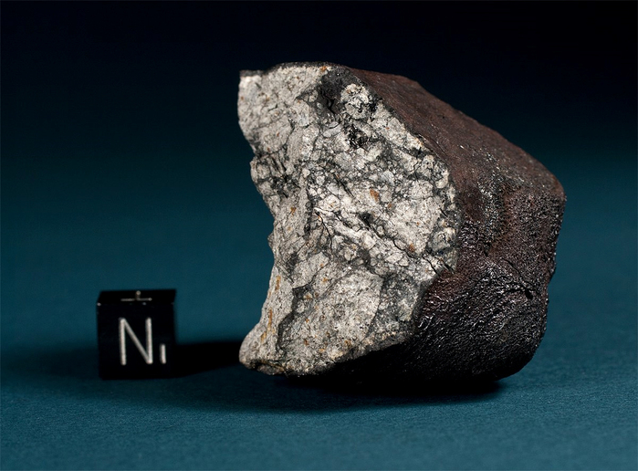 Cheljabinsk_meteorite_fragment (700x516, 255Kb)