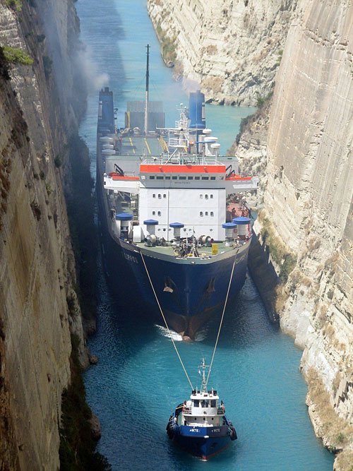 Ship-tugboat-Corinth-Canal-Greece (500x667, 87Kb)