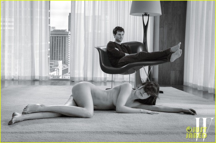 dakota-johnson-naked-for-w-magazine-jamie-dornan-01 (700x463, 75Kb)