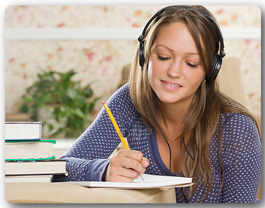 young-woman-wearing-headphones-and-writing (515x405, 84Kb)