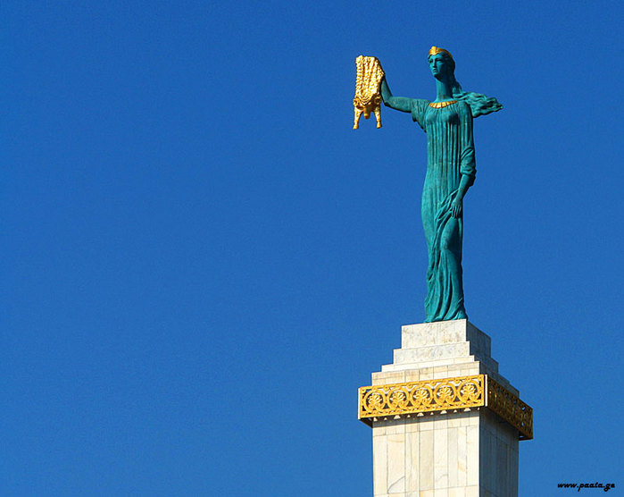 Medea_statue_in_Batumi,_Georgia (700x556, 61Kb)