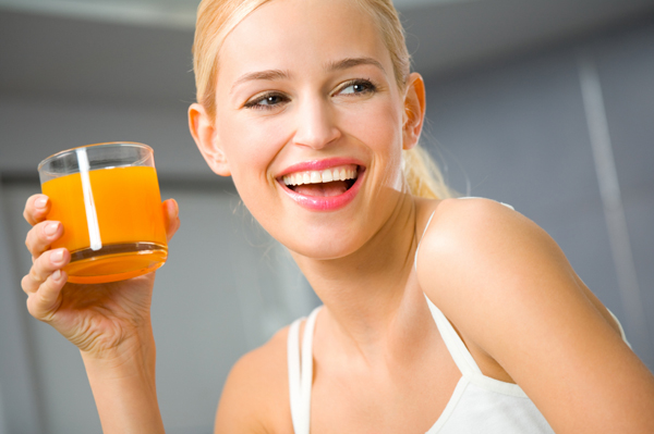 85f0726-woman-drinking-juice (600x399, 140Kb)