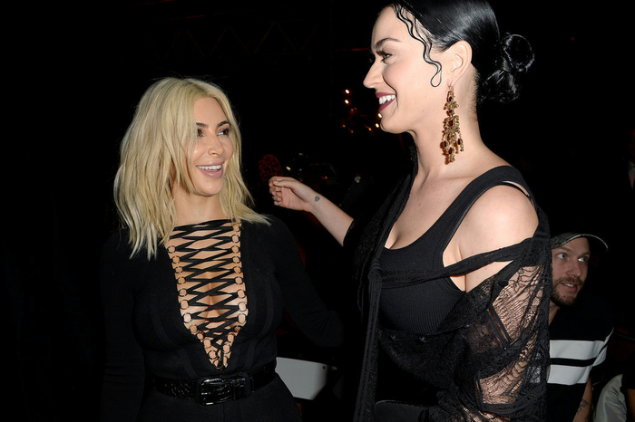 Kim-Kardashian-Katy-Perry-Paris-Fashion--Photos (700x466, 236Kb)