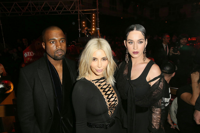 Kim-Kardashian-Katy-Perry-Paris-Fashion-Week-Photos (700x466, 293Kb)