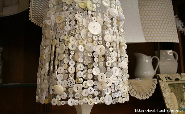 The-bottons-table-lamp-decoration-in-the-girls-bedroom-1 (600x370, 169Kb)