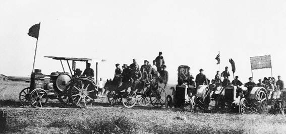 Тракторная колонна выезжает на октябрьскую демонстрацию в поселке Фрайдорф.  Евпаторийский район, Крым, 1926 год06 (567x266, 72Kb)