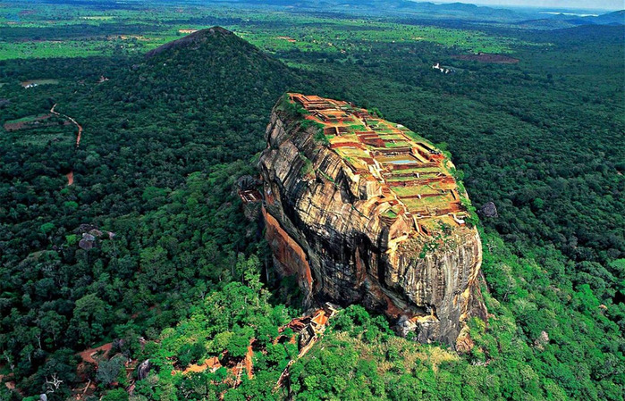 22lion-mountain-sri-lanka (700x449, 207Kb)