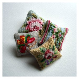 open_house_miniatures_12th_scale_embroidered_cushions (300x300, 71Kb)