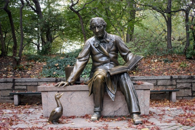 estatua-hans-christian-andersen-680x453 (680x453, 376Kb)