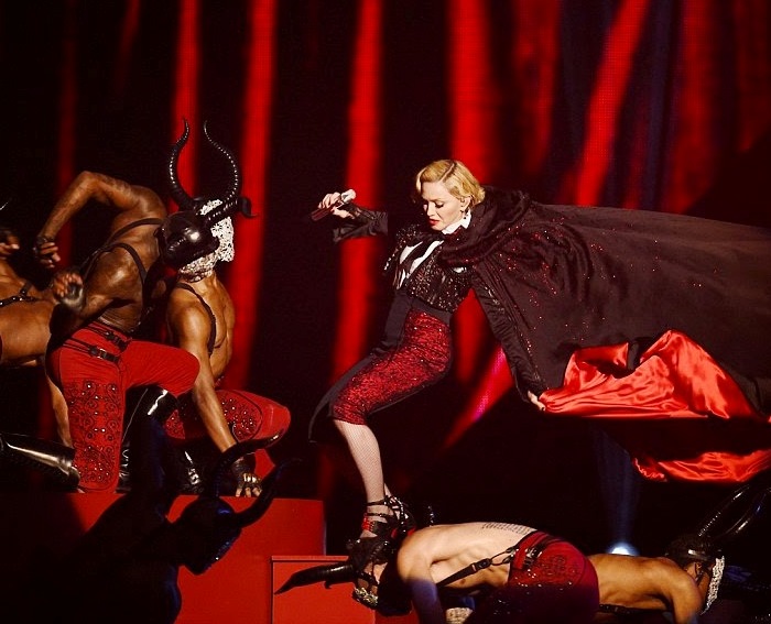 Madonna-Fall-4 (700x567, 106Kb)