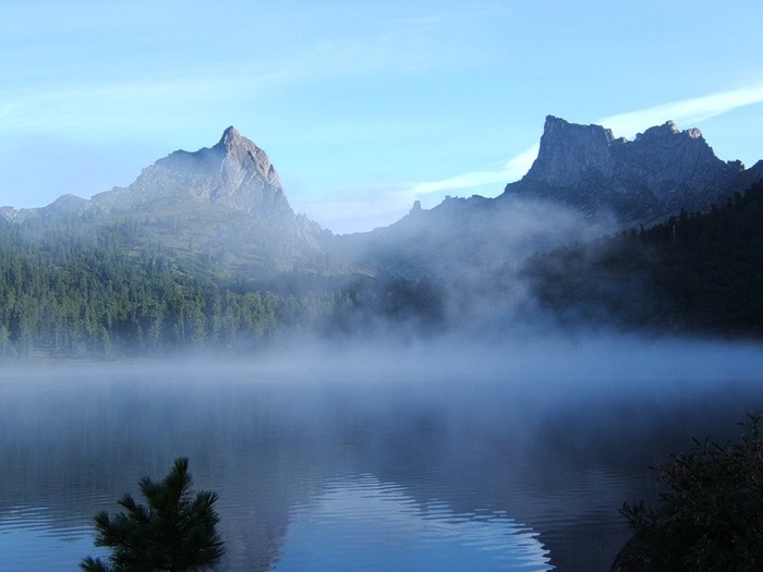 http://img0.liveinternet.ru/images/attach/c/0/37/37/37037505_ozero_Svetloe.jpg