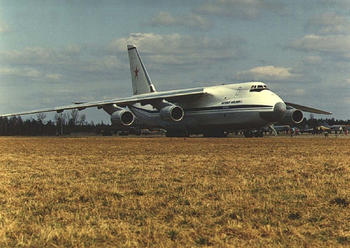 Ан 124 военно транспортный самолет фото