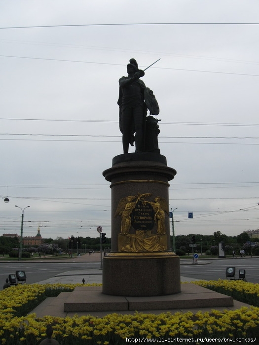 Памятник суворову в москве