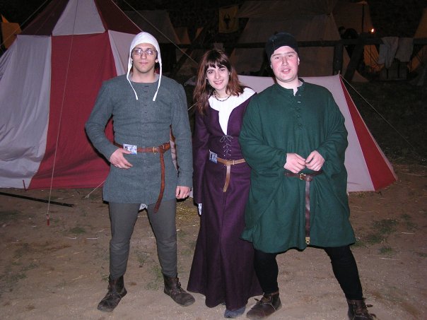 Катарди. Котарди 14 век. Котарди одежда. Мужские костюмы котарди. Штаны 14 века в Европе.