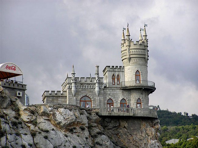 Крым владение. Ялта Ласточкино гнездо внутри. Ялта замок Ласточкино гнездо внутри. Ласточкино гнездо внутри. Ласточкино гнездо в Крыму изнутри.