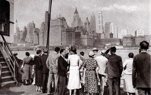 Passengers view the New York skyline
