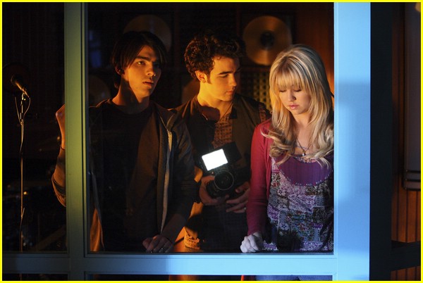 jonas-brothers-chelsea-staub-firehouse-12 (600x402, 75Kb)