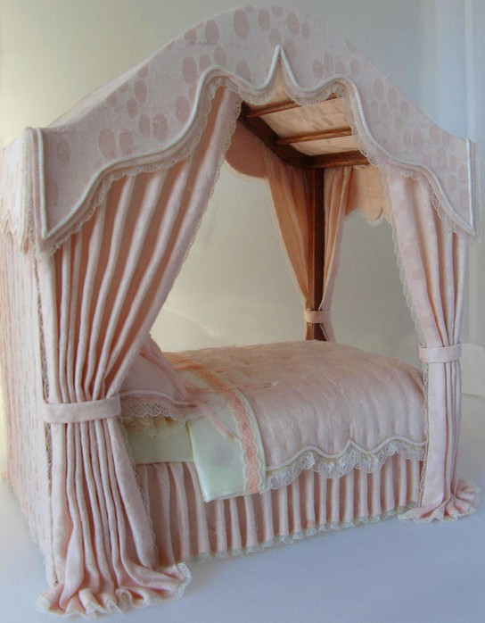 Кукольная жизнь Картонаж Розовая кровать с балдахином для Барби Картон Клей Ткань