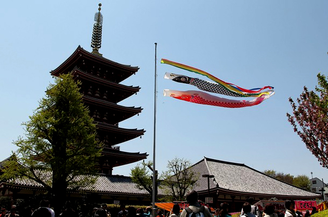       , Sensoji , , , 25  2010 .