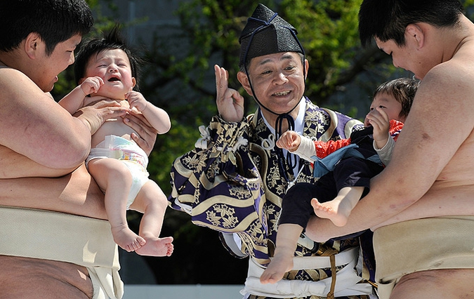       , Sensoji , , , 25  2010 .