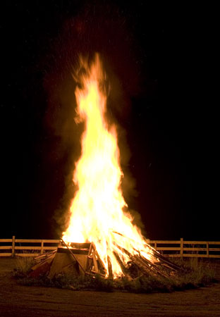 42816008_bonfire (312x450, 21 Kb)