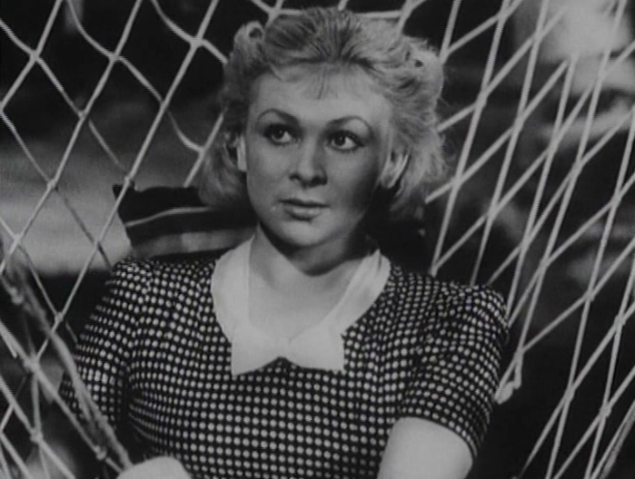 Валентина Серова В Купальнике – Девушка С Характером (1939)