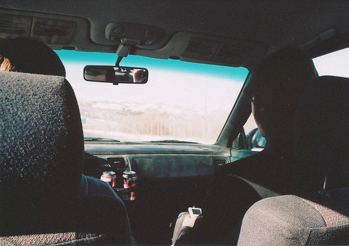 Фото мужчина и женщина в машине