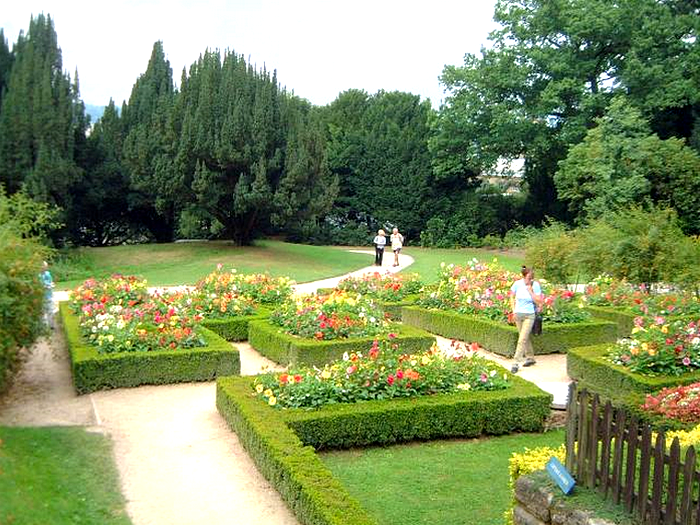 chatsworth2003_flowergarden.jpg ( JPEG, 640x480 ) (700x525, 888Kb)