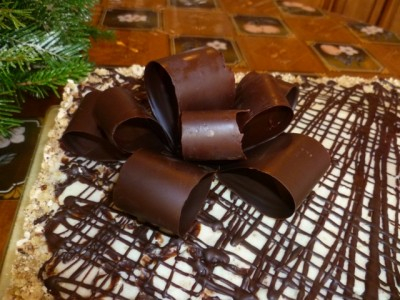 шоколадный бант на торте2 (400x300, 140Kb)