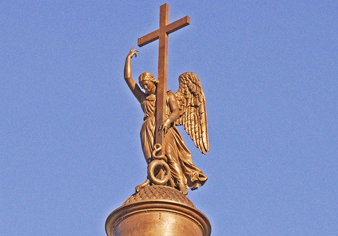 Красота и символика ангела-хранителя с крестом