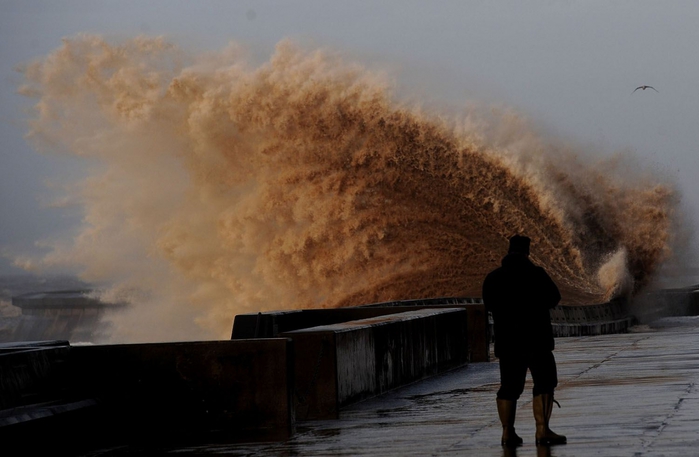 3623822_567e1f2290d244f3a925676b8e20d4ed_ukstorm19060114 (700x457, 172Kb)