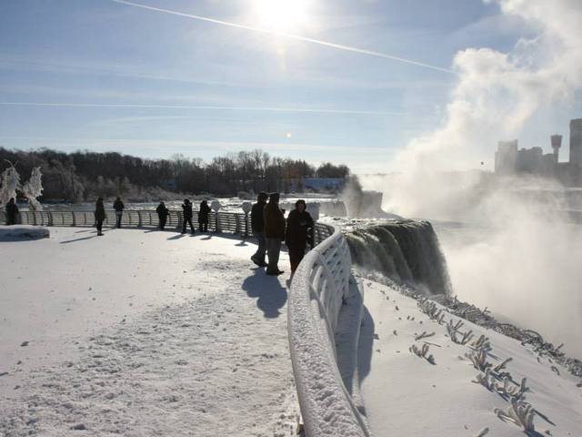 3869930_8c8ed351d3c8ceed5901b4f05b5e33c4_01_american_falls (640x480, 37Kb)